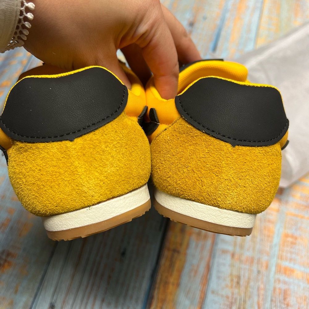 Sneakers - Picture 6 of 6